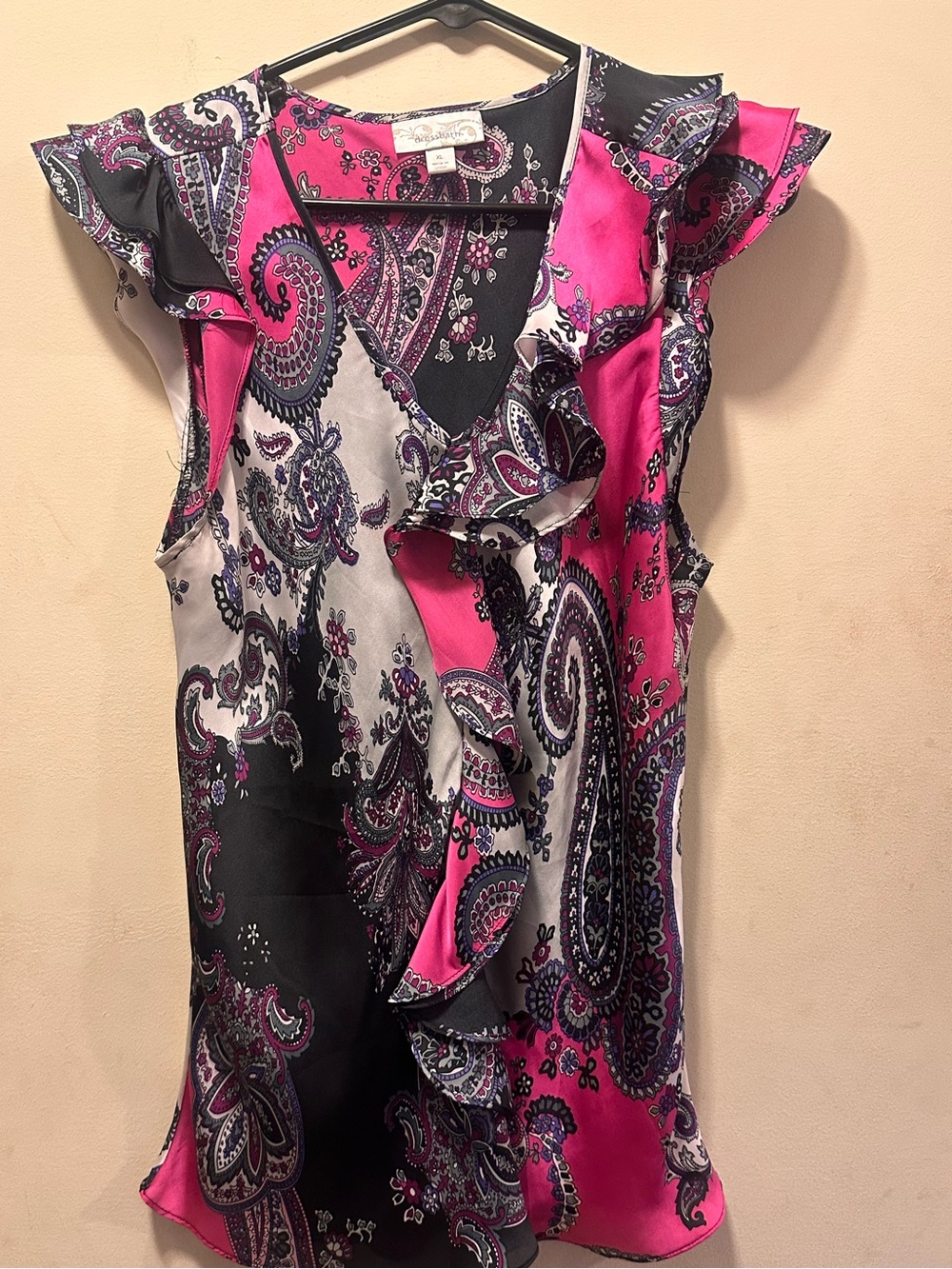 Like NEW. dressbarn Pink & Black Paisley Ruffle V-Neck Camisole